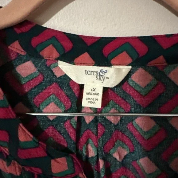 Terra & Sky Women's 1X Blouse Pink Geometric Design V-Neck Long Sleeve Button Up - Picture 3 of 11